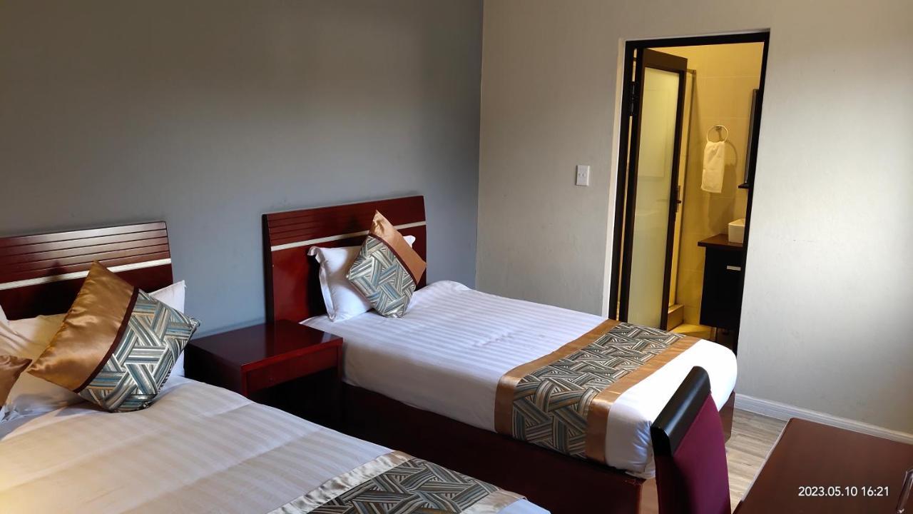 Atlantic Pearl Guest House มิดแรนด์ ภายนอก รูปภาพ